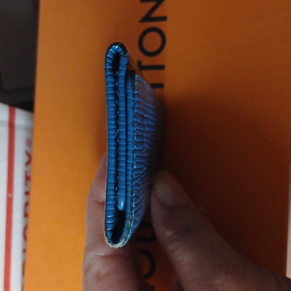 Louis Vuitton vintage blue epi 4 key holder - Picture 5 of 6